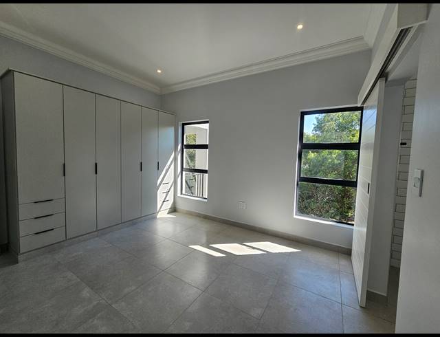 3 BEDROOM APARTMENT FOR SALE IN BRYANSTON